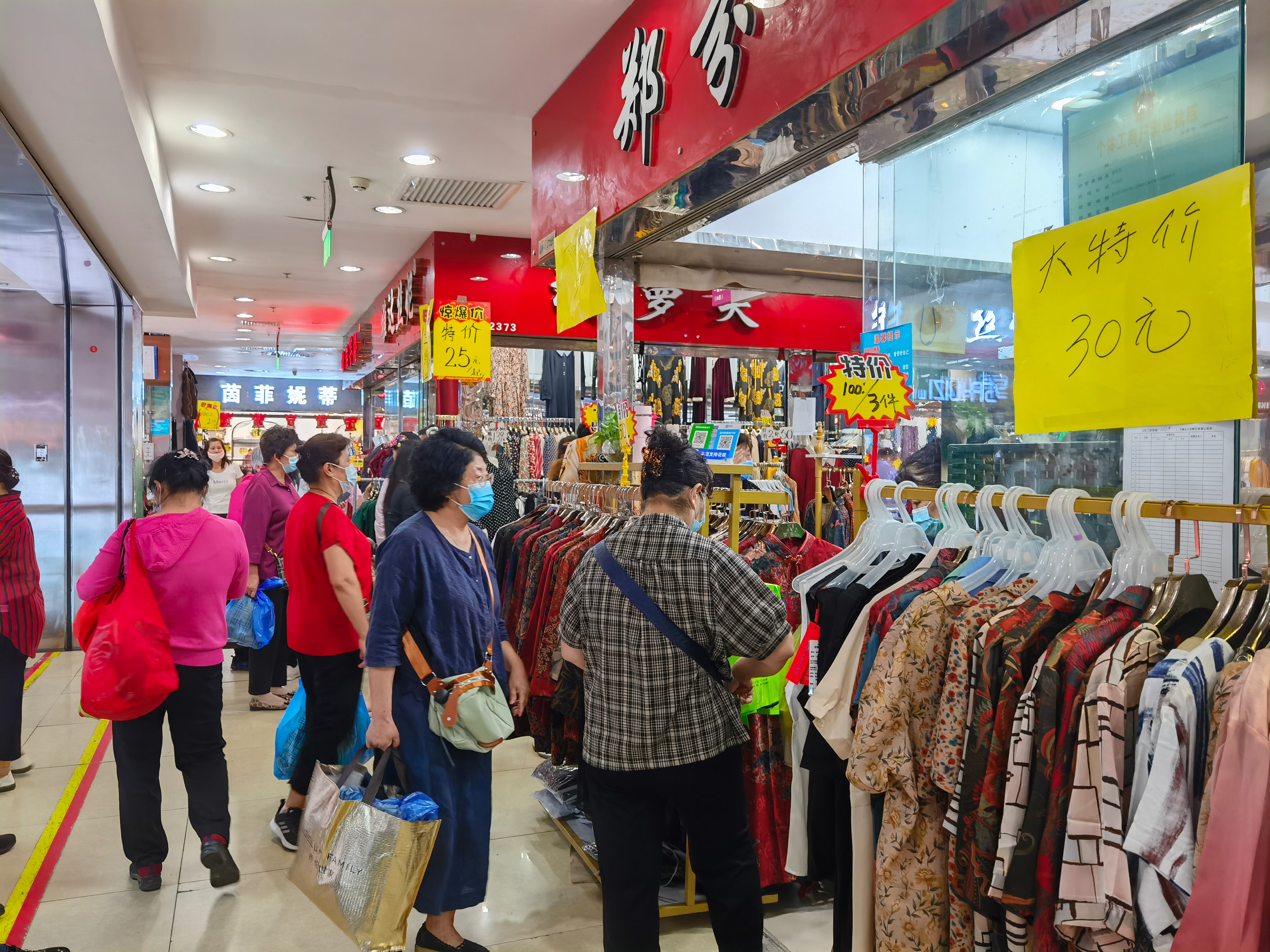 北京批發(fā)衣服的地方在哪距海淀近（北京批發(fā)衣服的地方在哪大男童裝）