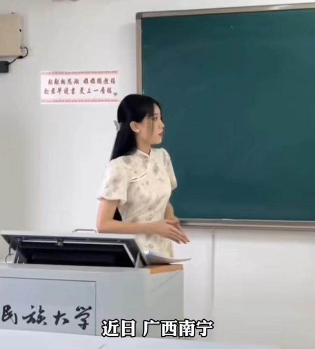 畢業(yè)答辯穿什么衣服合適（畢業(yè)論文答辯穿什么衣服合適）