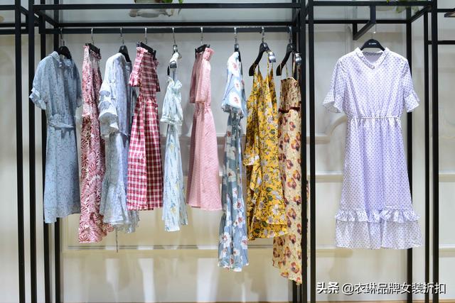 我想開個(gè)服裝店怎么找貨源呢，我想開個(gè)服裝店怎么找貨源呢視頻