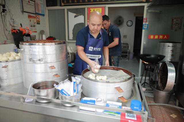 早餐店的包子哪里進(jìn)貨的，早餐店的包子哪里進(jìn)貨的多？