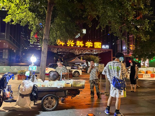 深圳十大夜市地?cái)傄粋€(gè)月多少利潤(rùn)，深圳十大夜市地?cái)傄粋€(gè)月多少工資？