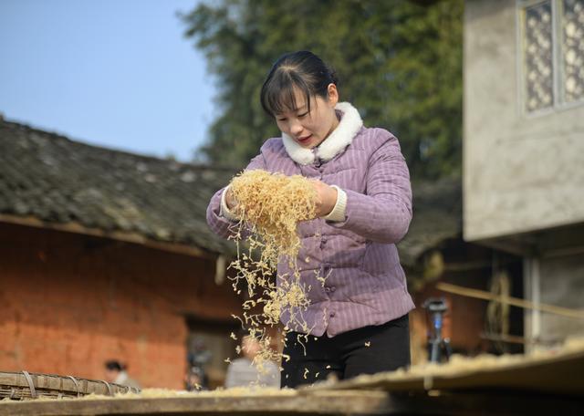 女鞋貨源網(wǎng)店代發(fā)貨，女鞋貨源網(wǎng)店代發(fā)貨是真的嗎？