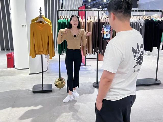 淘寶直播賣衣服貨源，淘寶直播賣衣服貨源怎么解決？